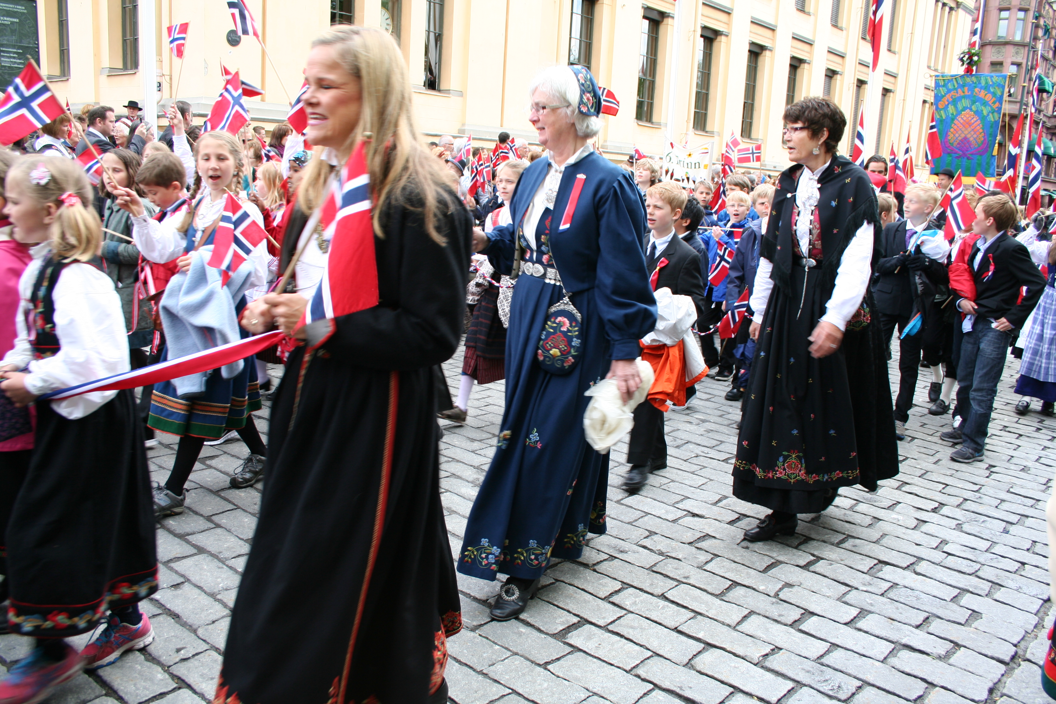 Пестрое население. Норвегия норвежцы. Жители Дании это датчане. Норвежцы народы Норвегии. Культура Дании.